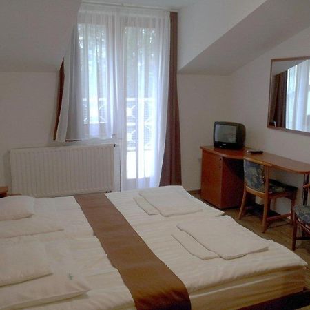 Fenyves Hotel Bekescsaba Exteriör bild