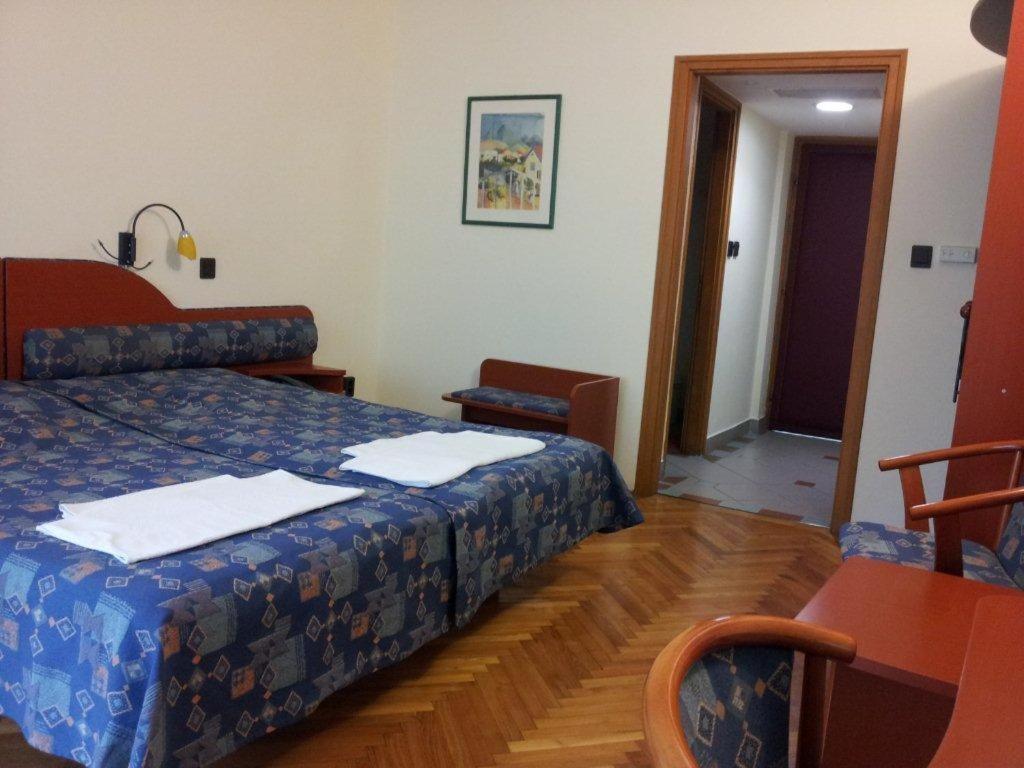 Fenyves Hotel Bekescsaba Rum bild