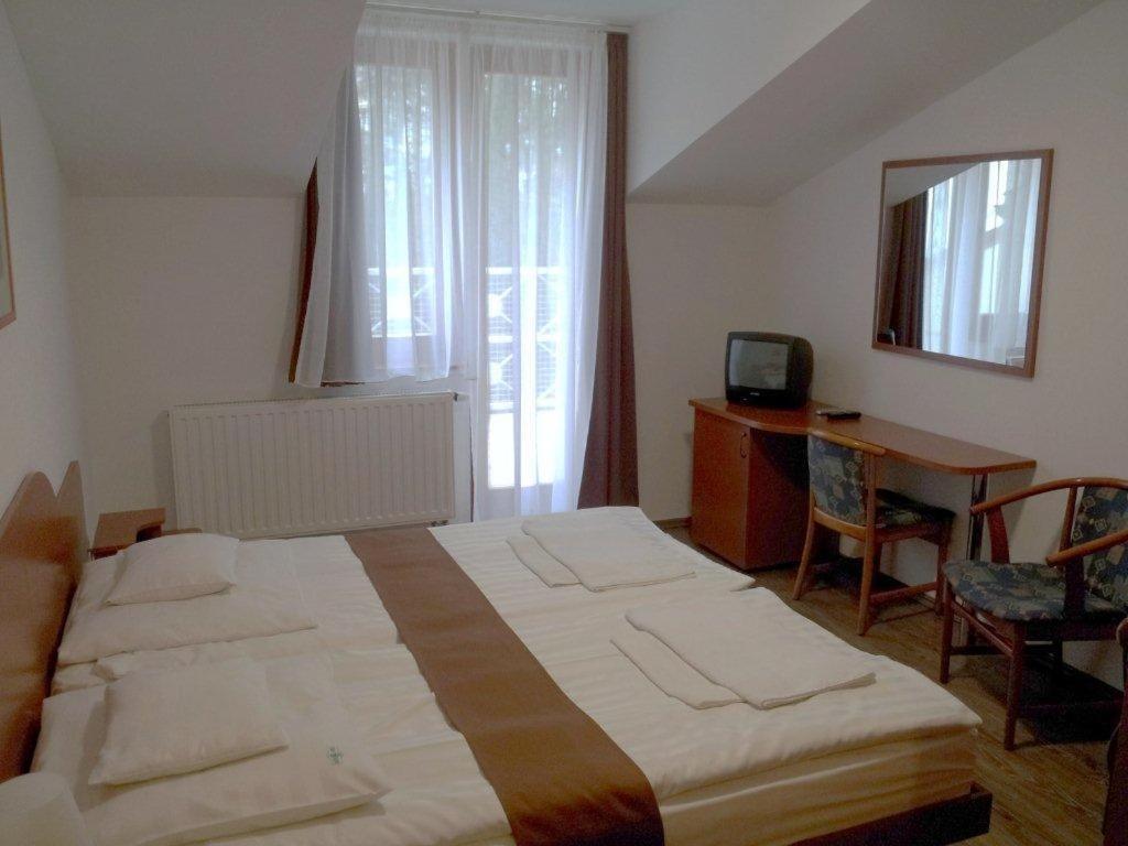 Fenyves Hotel Bekescsaba Exteriör bild