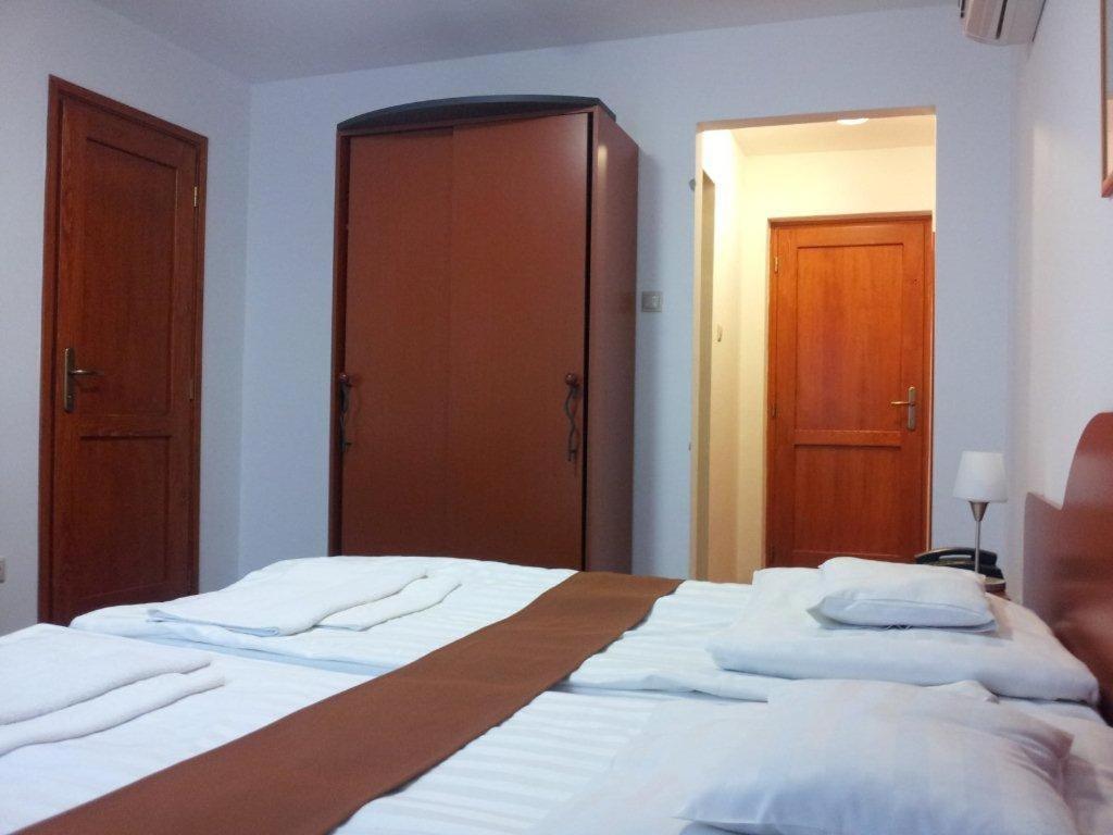 Fenyves Hotel Bekescsaba Exteriör bild