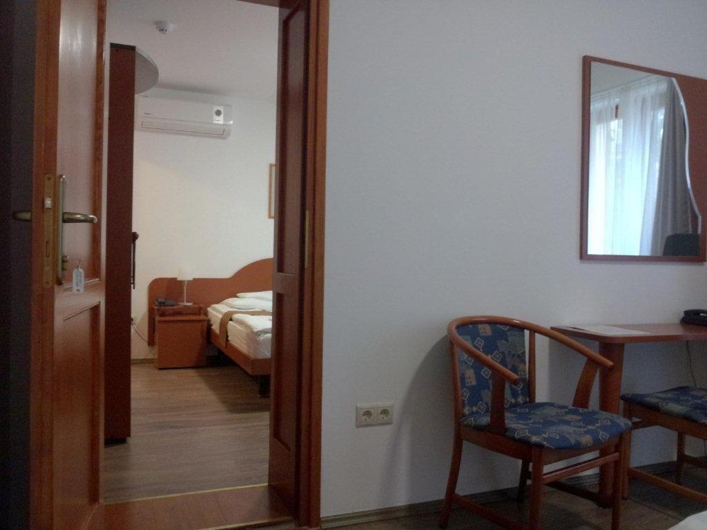 Fenyves Hotel Bekescsaba Exteriör bild