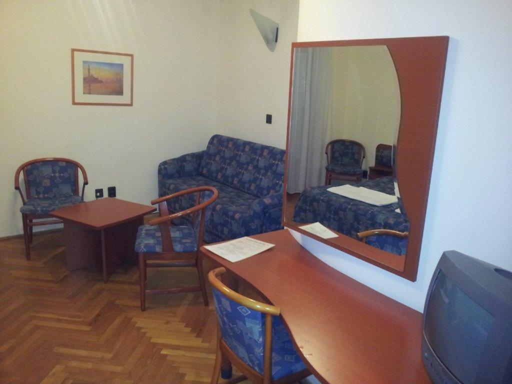 Fenyves Hotel Bekescsaba Exteriör bild
