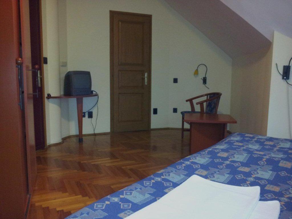 Fenyves Hotel Bekescsaba Exteriör bild