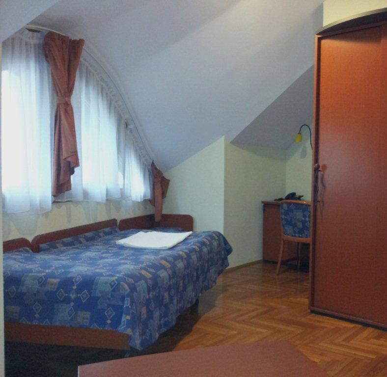 Fenyves Hotel Bekescsaba Exteriör bild